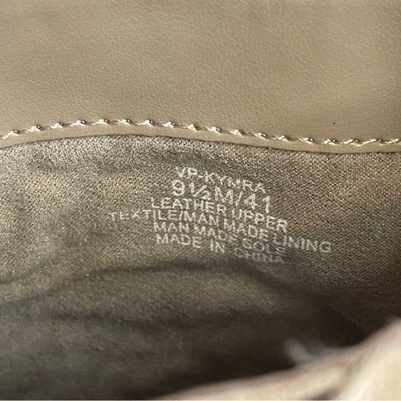 Vince Camuto Kymra Suede Neutral Taupe Heeled Boots Ankle Booties Size 9.5 - Picture 15 of 16